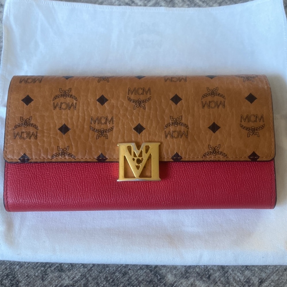 Authentic MCM Wallet on chains in Visetos